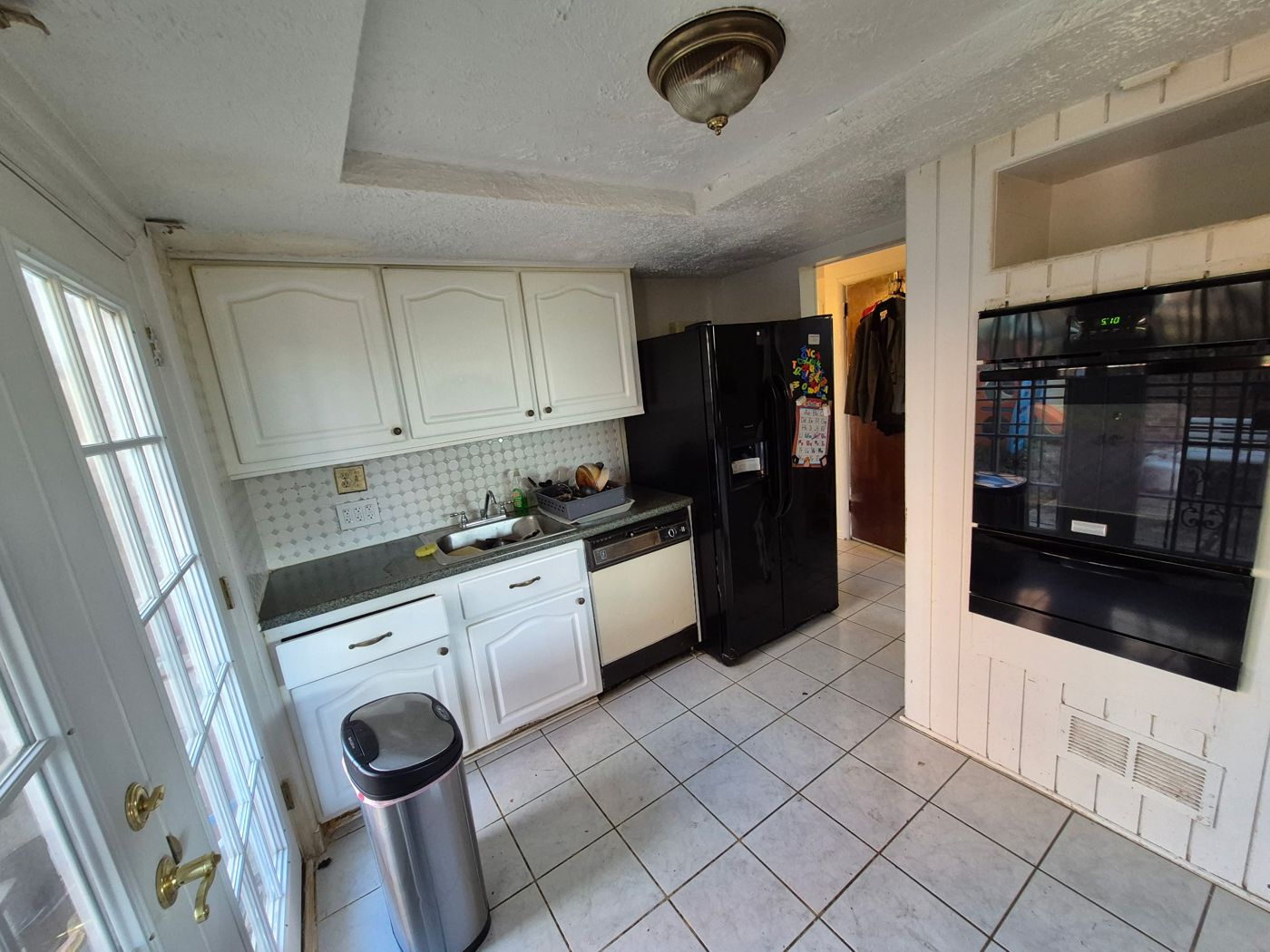 Dated kitchen before the remodel